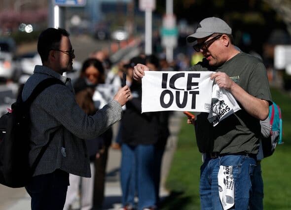 Super Bowl fans at Levi's Stadium forced to get creative with ICE OUT towels