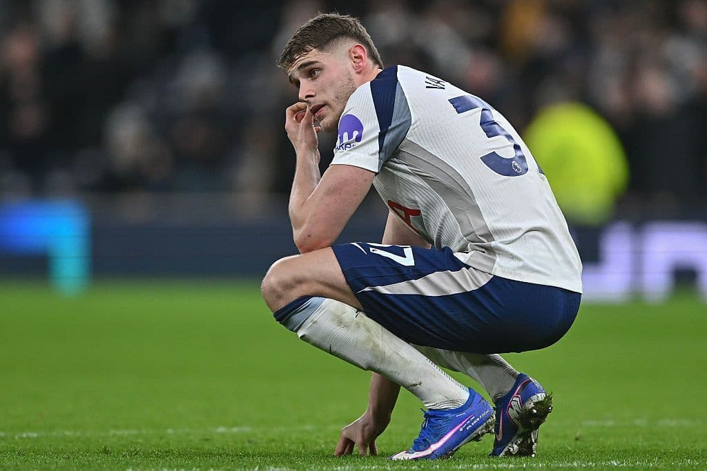 Is Micky van de Ven injured this weekend? Premier League injury latest on Tottenham defender