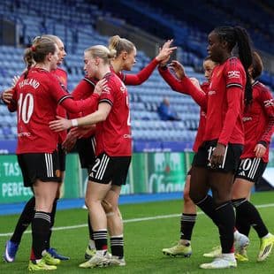 Skinner ‘really pleased’ to move closer to WSL leaders City as United see off Leicester