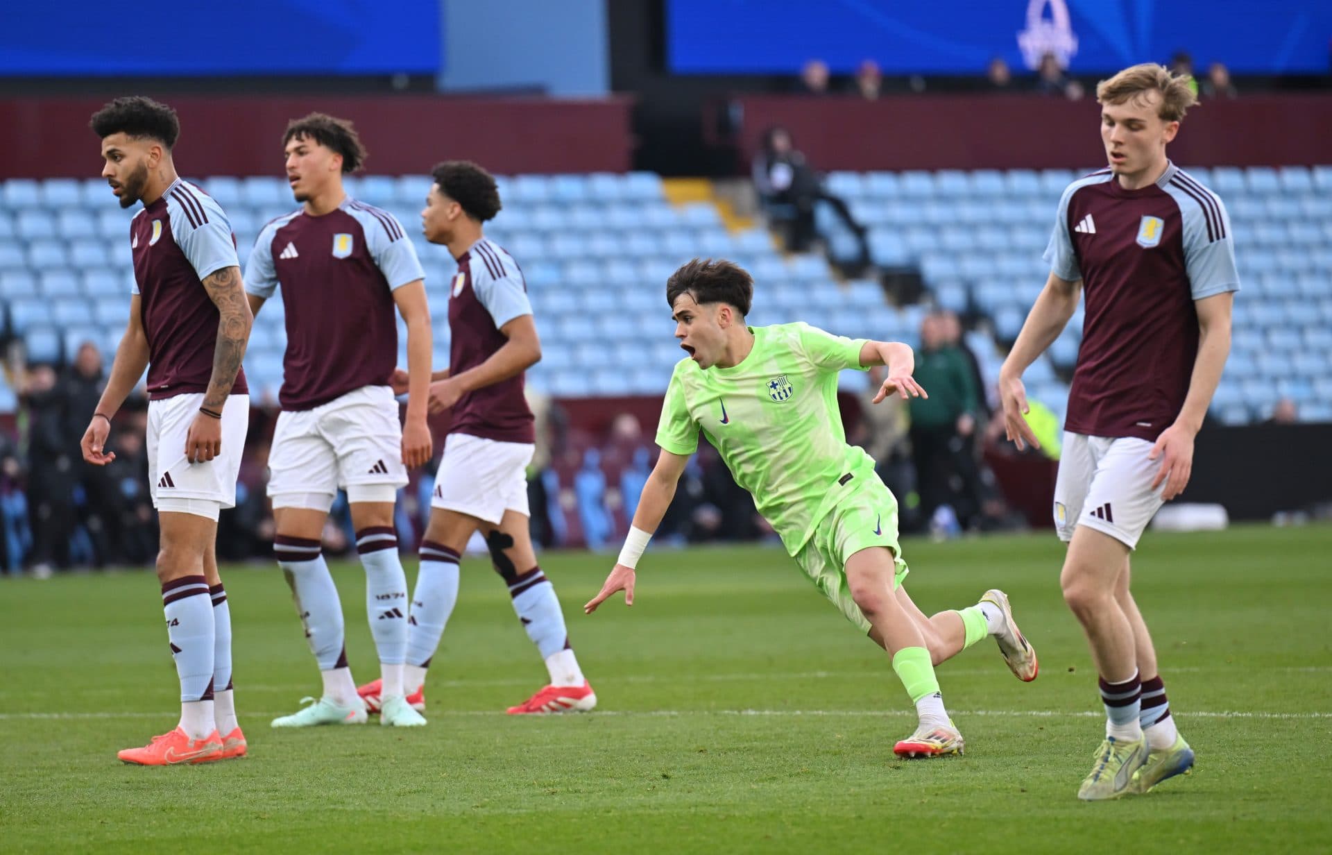 Official: Highly-rated Barcelona teenage winger bids goodbye to the club