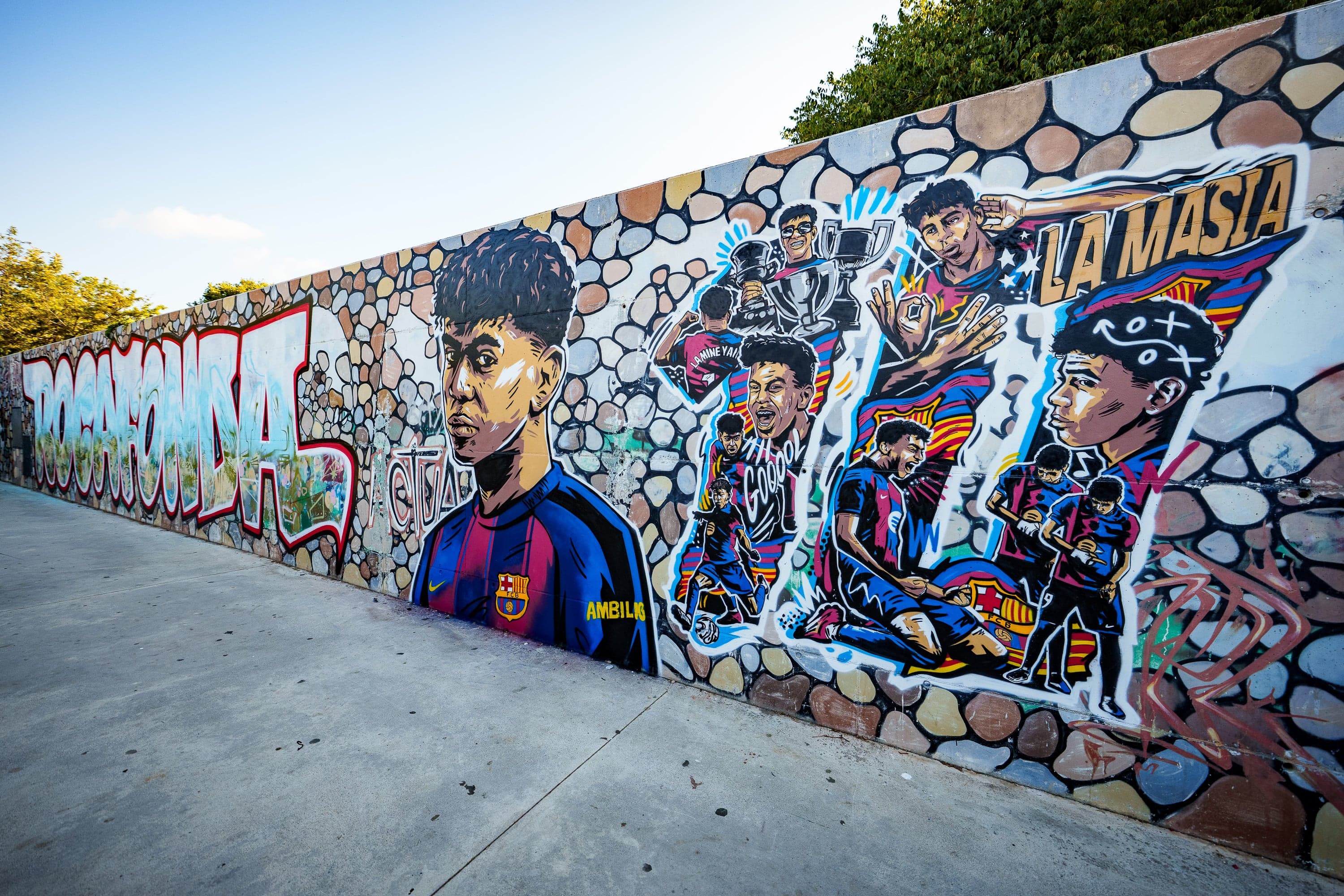 Barcelona announce new number for Lamine Yamal as contract is signed