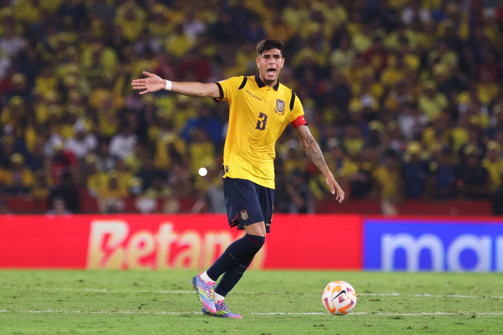 Highly-rated Bayer Leverkusen defender offers himself to Real Madrid