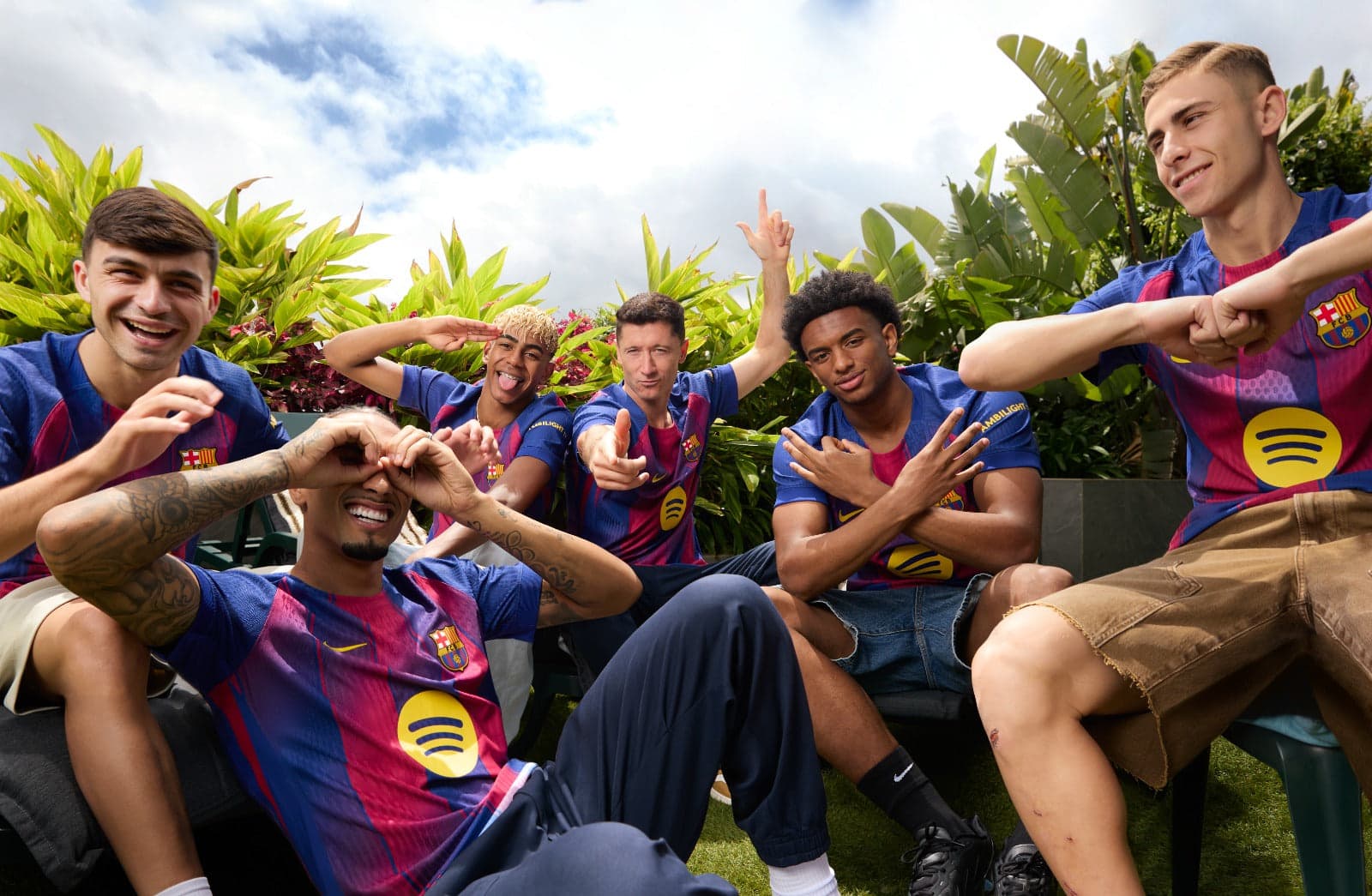 🎥 A revamped Clásico look: Barça unveil their new 2025/26 kit