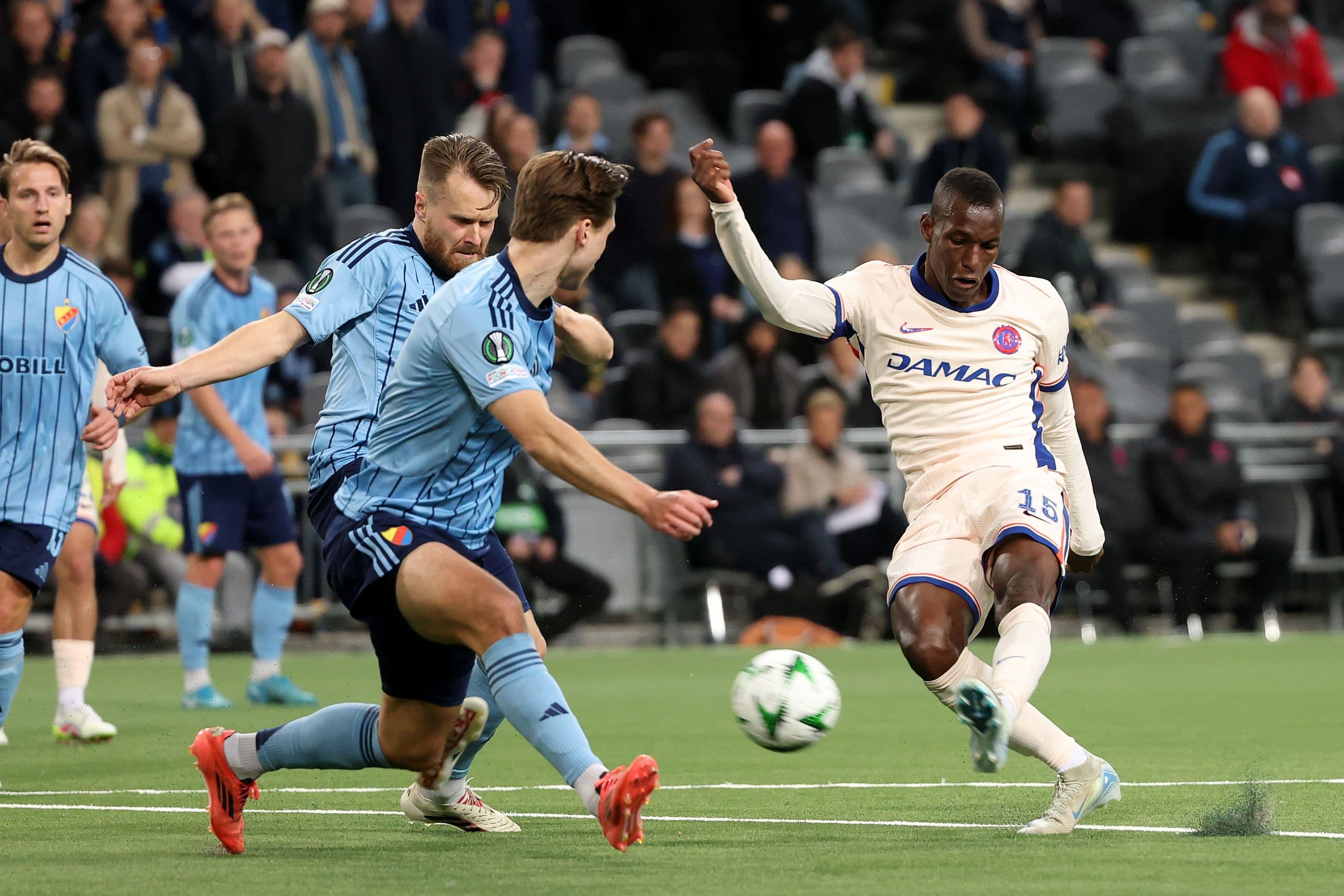 Journalist Claims Definitive Valuation for Nicolas Jackson Amidst Mounting Transfer Interest