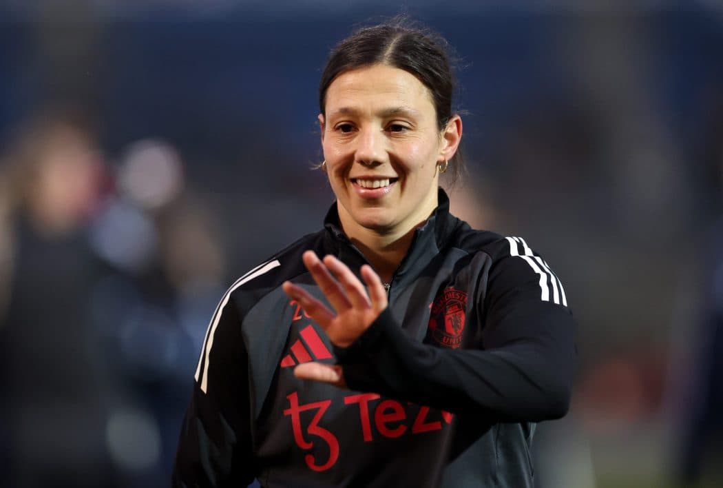 Manchester United forward Williams signs new deal