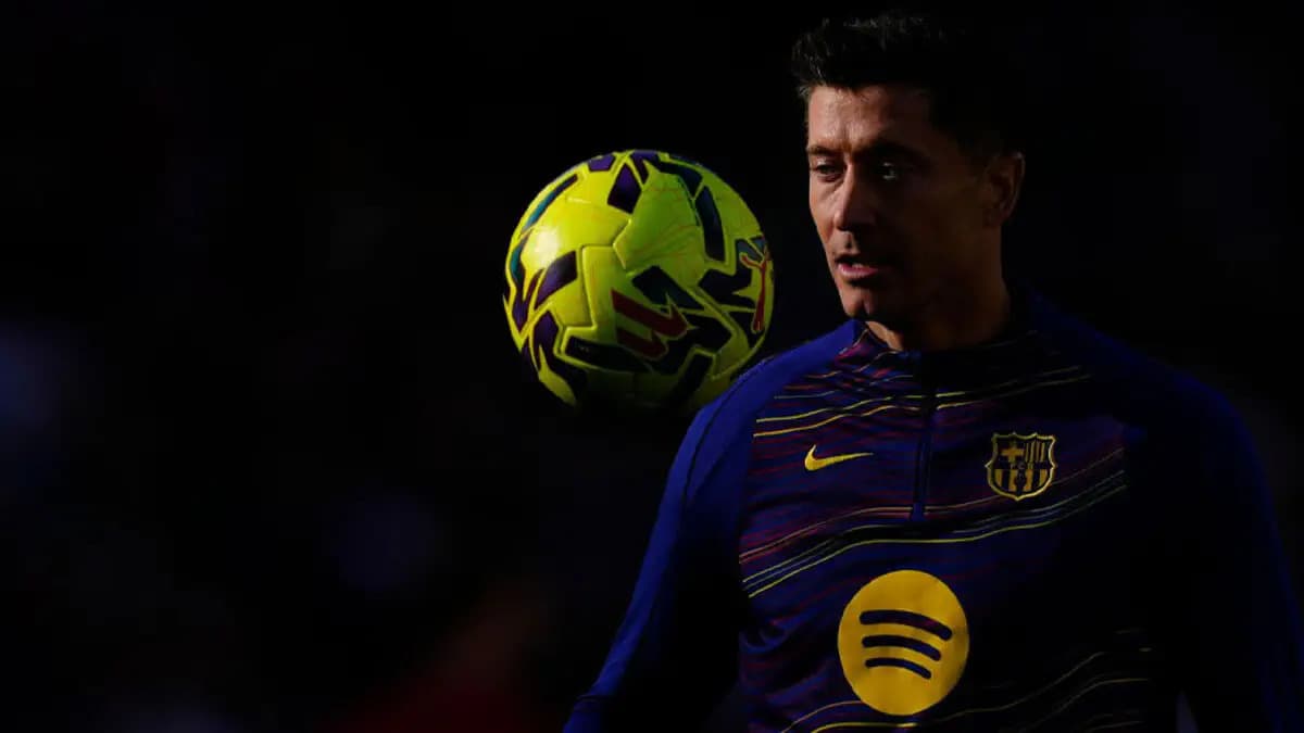 Another goal, another record in sight for Lewandowski