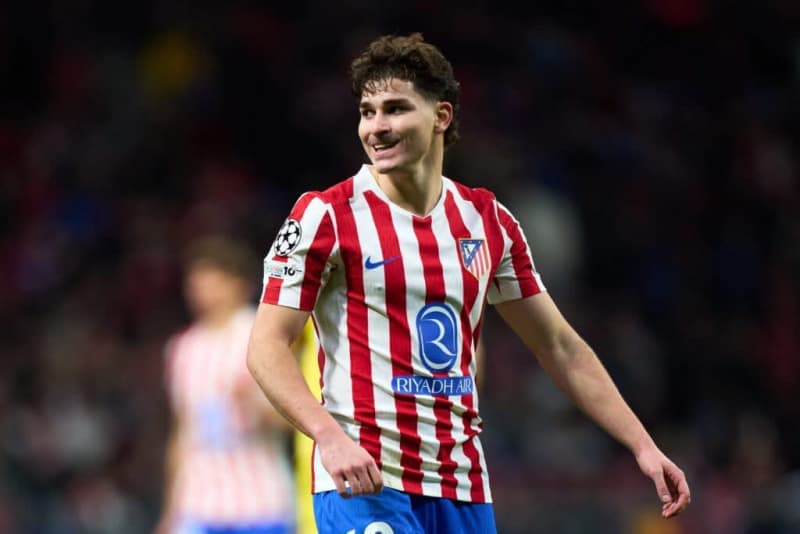 Julian Alvarez Receptive to Premier League Move After Chelsea Contact