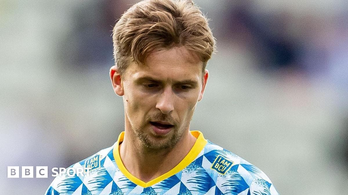 Gloucestershire re-sign seamer Miles from Bears