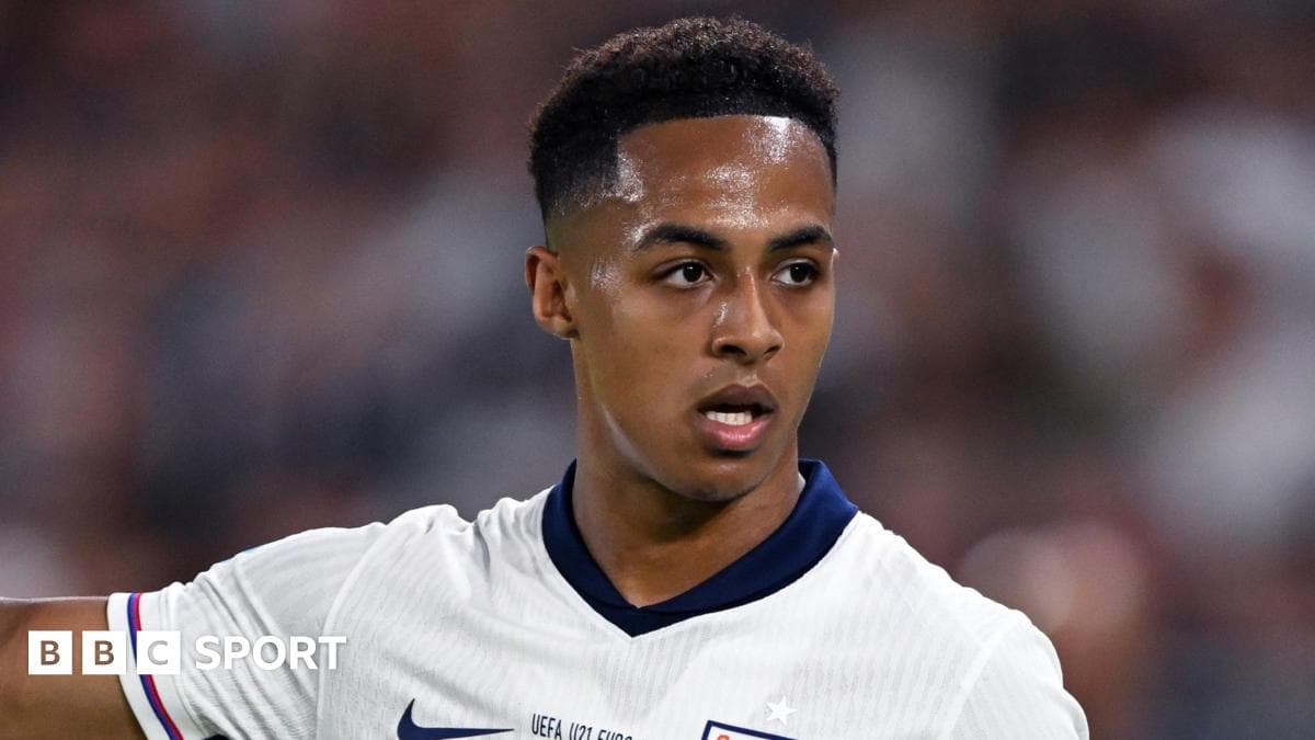 Ipswich Stand Firm: £35m Bid for Omari Hutchinson Rejected