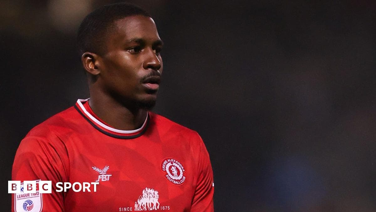 Tracey signs new one-year contract with Crewe