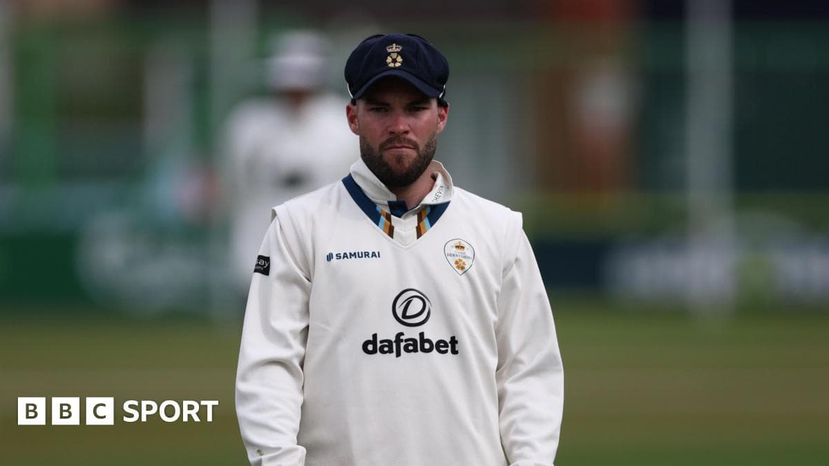 Derbyshire re-sign batter Jewell for 2026 season