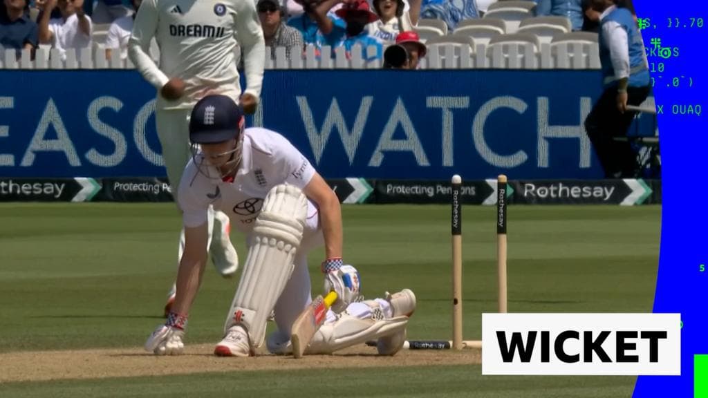 'Huge wicket' - Deep bowls Brook as England fall to 87-4
