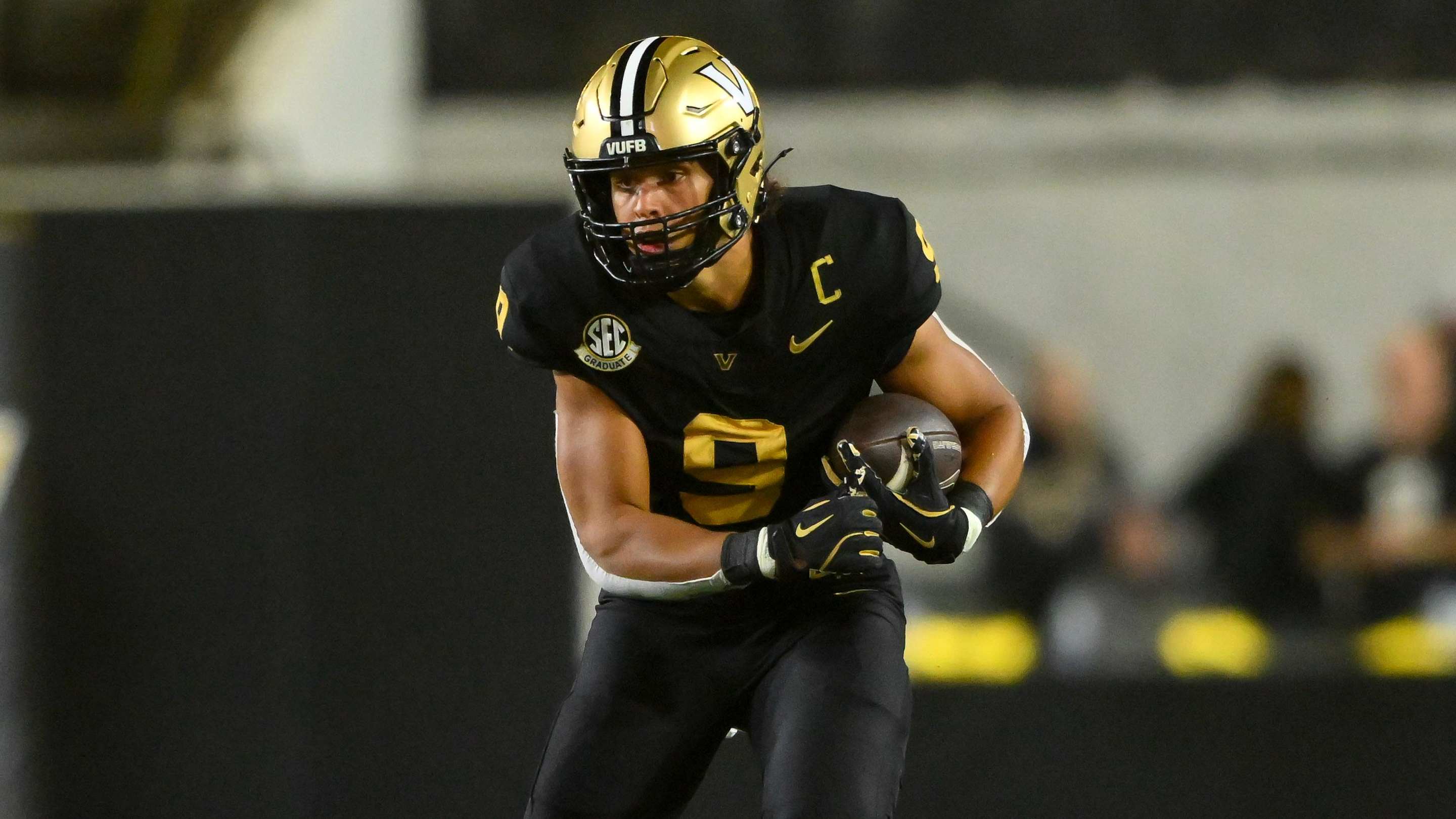 Vanderbilt’s Eli Stowers Turns Short Catch into Highlight Reel Run Against Kentucky